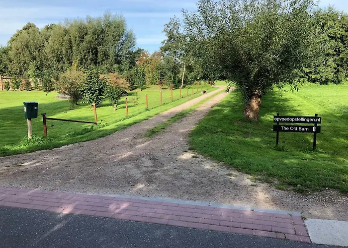 게스트하우스 The Old Barn 4*